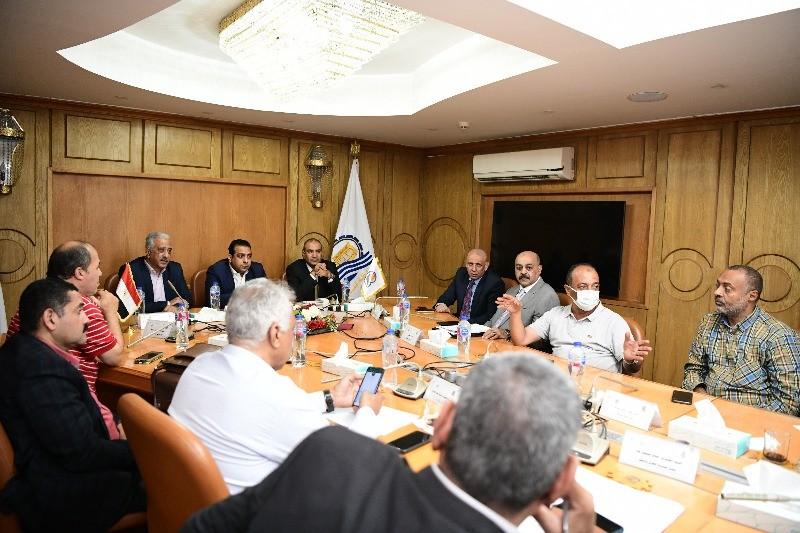 نائب محافظ قنا يتابع الموقف التنفيذي لمشروعات البنية التحتية بمدينة الأمل| صور