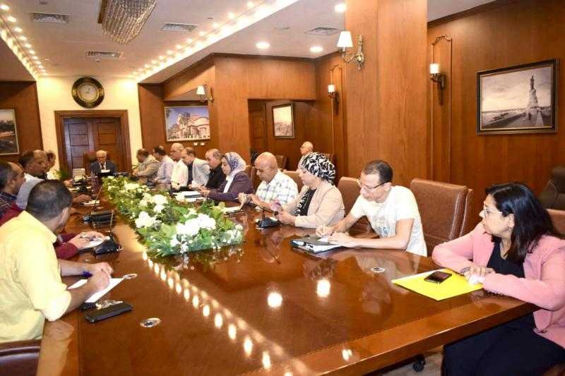 محافظ بورسعيد يوجه أصحاب المحال العامة بسرعة إصدار التراخيص| صور