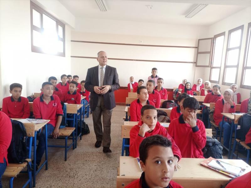 وكيل التعليم بكفر الشيخ يتفقد عددا من المدارس للاطمئنان على انتظام العملية التعليمية