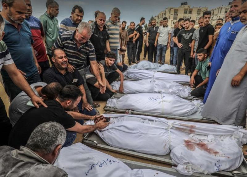 مسؤولون بغزة: عدد شهداء القطاع ارتفع إلى 11500 بينهم 4710 أطفال