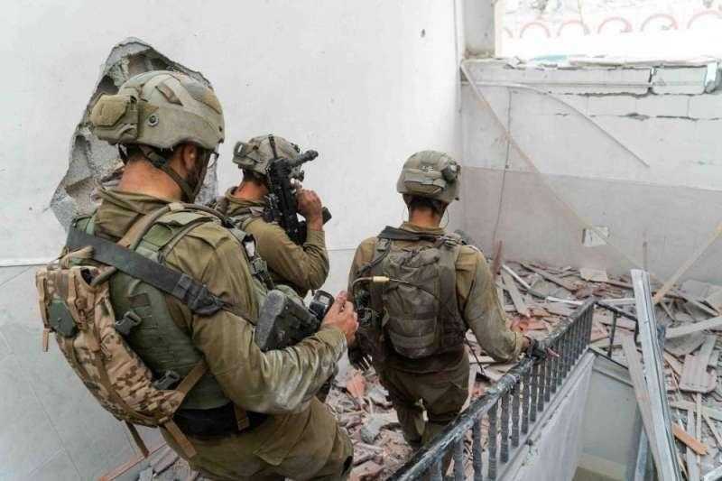 القاهرة الإخبارية: جنود الاحتلال يقتحمون أقسام مستشفى الشفاء بغزة المختلفة ويطلقون النار بكثافة