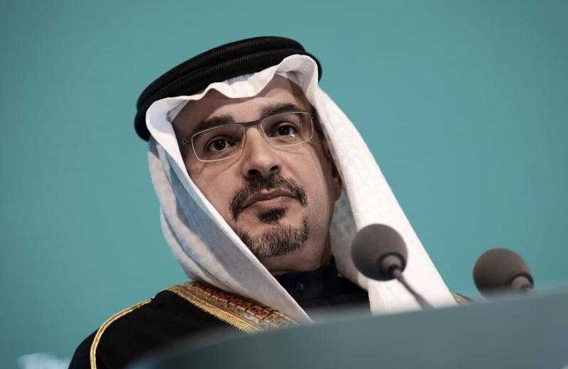 ولي عهد البحرين يدعو ”حماس” وإسرائيل إلى إطلاق سراح الرهائن والمحتجزين