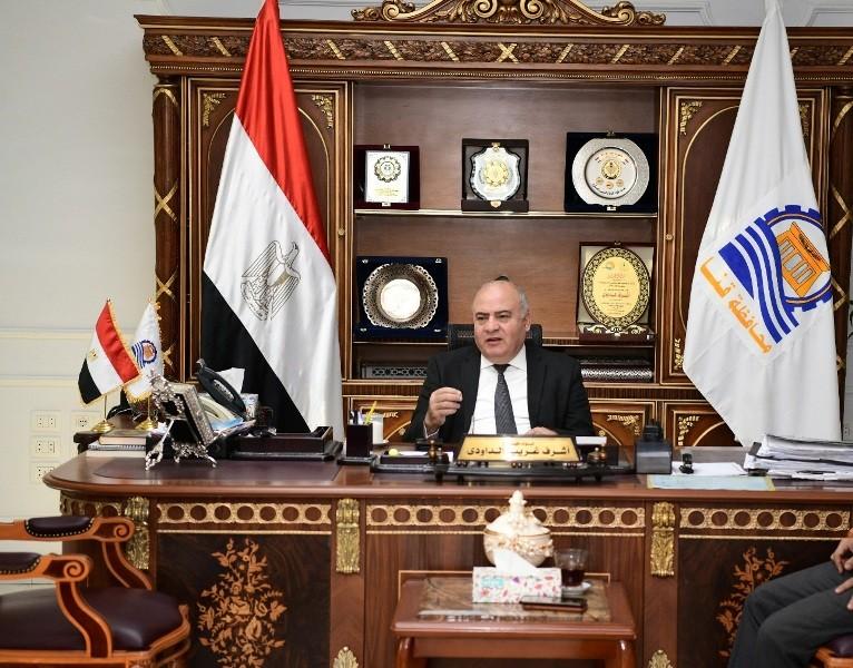 محافظ قنا يبحث حصر وميكنة أراضي أملاك الدولة