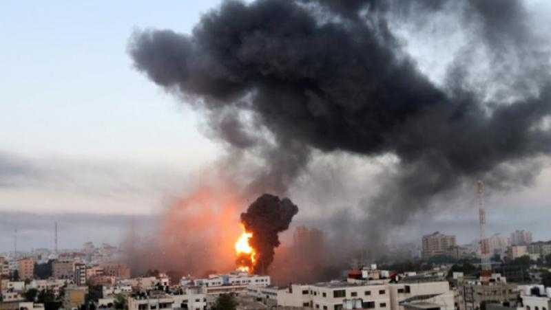 استشهاد 14 فلسطينيا في قصف طائرات الاحتلال لمنزلين بمخيم النصيرات وسط غزة