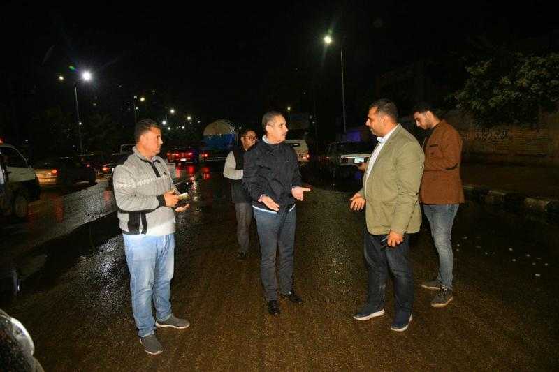 جولة ليلية لمحافظ الغربية لمتابعة رفع مياه الأمطار بشوارع العاصمة.. صور
