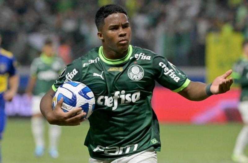 إندريك: سعيد بمواجهة ميسي.. أشاهده في البلايستشين فقط