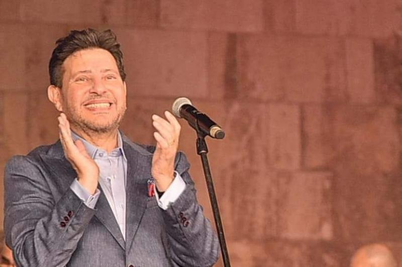 هاني شاكر يحتفل بكسر حاجز المليار مشاهدة على تيك توك