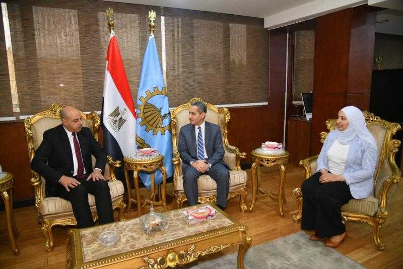 محافظ الغربية يناقش مع وفد الوطنية للتدريب تأهيل الكوادر النسائية وتنمية مهاراتها| صور