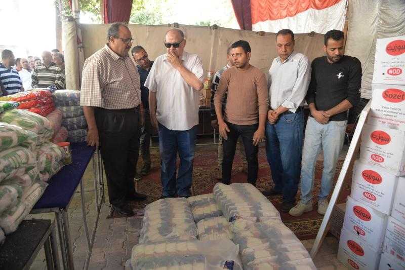 محافظ أسيوط يواصل جولاته الميدانية لتفقد منافذ السلع للاطمئنان على توافر المنتجات
