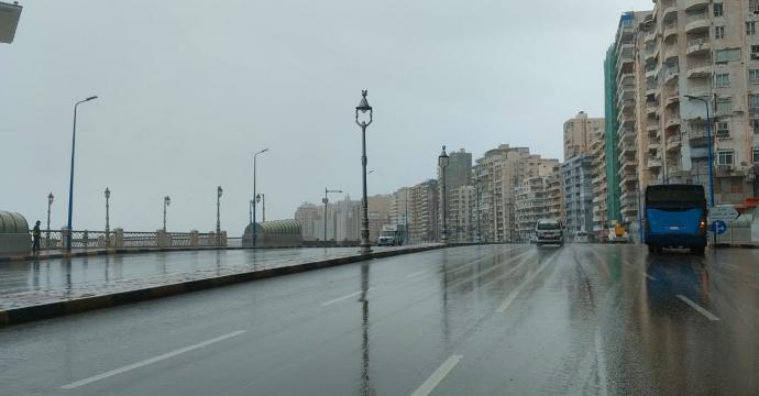 طقس اليوم في المحافظات.. أمطار خفيفة وشبورة كثيفة على الطرق