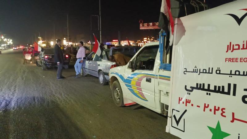 ”المصريين الأحرار” بأسيوط ينظم مسيرة حافلة بالسيارات لدعم المرشح عبد الفتاح السيسي