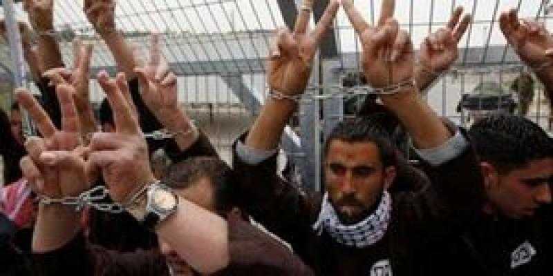 القاهرة الاخبارية: استعدادات أمام سجن عوفر للإفراج عن أسرى فلسطينيين