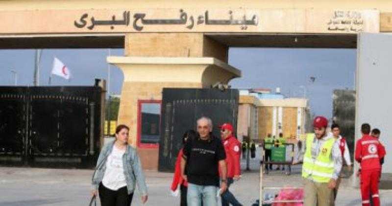 مصادر للقاهرة الإخبارية: بدء دخول العالقين الفلسطينيين إلى قطاع غزة
