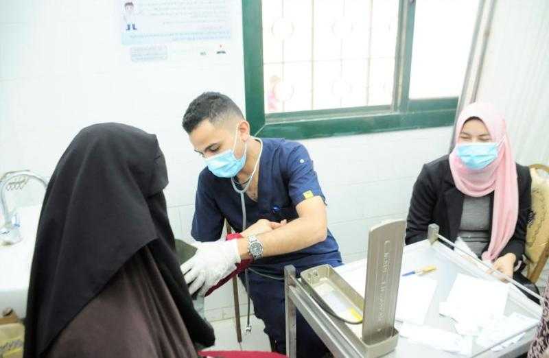 الكشف على 1550 مواطنا في قافلة طبية بقرية الحرية بالبحيرة