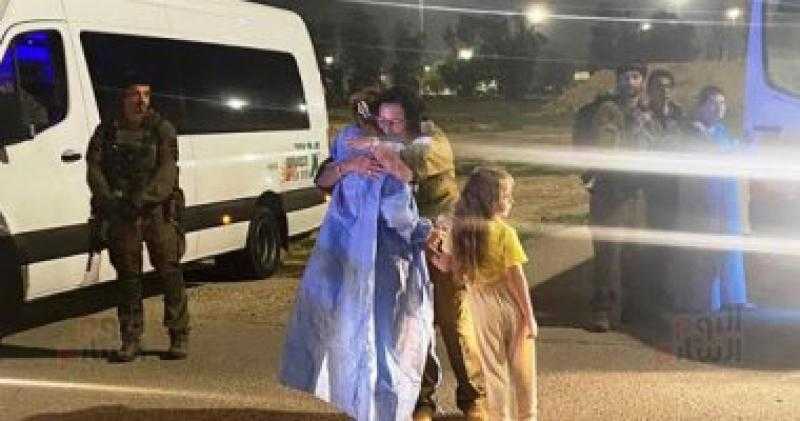 مركز شنايدر الطبي في إسرائيل: المحتجزين المفرج عنهم في حالة جيدة