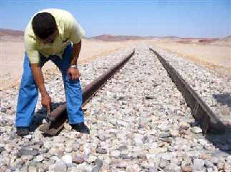 ضبط 4 عمال وراء سرقة فلنكات وقضبان سكة حديد بكوم أمبو