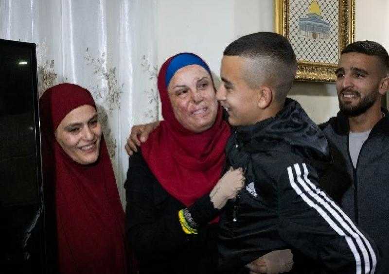 الأسيرة المحررة إسراء جعابيص: تركت الفتيات بغرفتي يبكين لتعرضهم لممارسات لا توصف