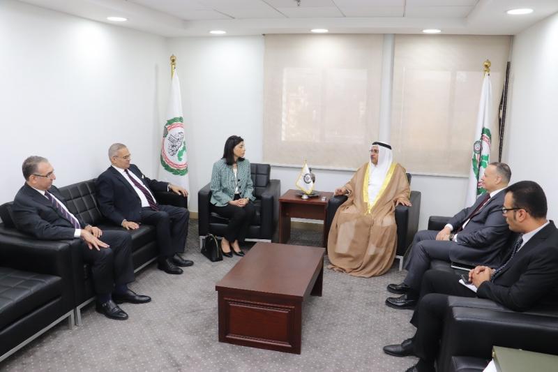 العسومى يعرب عن استعداد البرلمان العربي للتعاون التام مع وزارة الخارجية من خلال قطاع الشئون البرلمانية