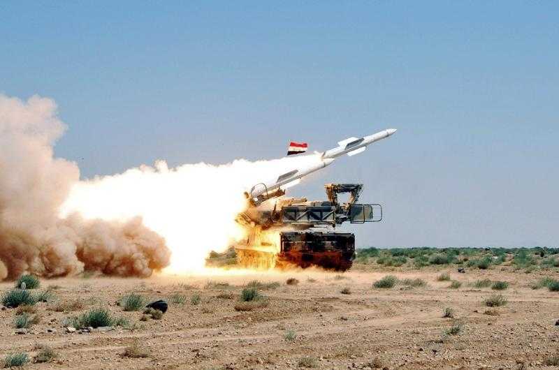 القاهرة الإخبارية: الدفاع الجوي السوري يتصدى لصواريخ إسرائيلية جنوب غرب دمشق