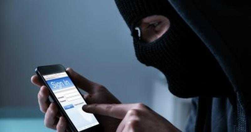 تجديد حبس عاطل في اتهامه بسرقة الهواتف المحمولة من المواطنين بمنطقة الجمالية