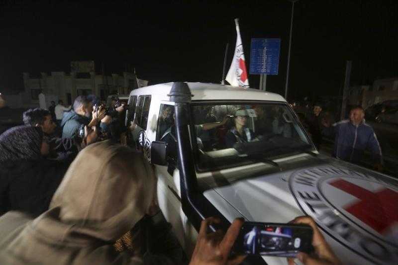 القاهرة الإخبارية: بوصول المحتجزين التايلانديين والروسي إلى معبر رفح