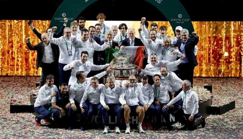 إيطاليا تفوز على أستراليا وتتوج بكأس ديفيز للتنس للمرة الثانية
