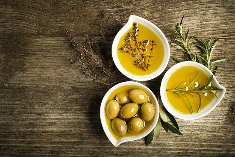 أنواع زيت الزيتون المختلفة وكيفية استخدام كل منها