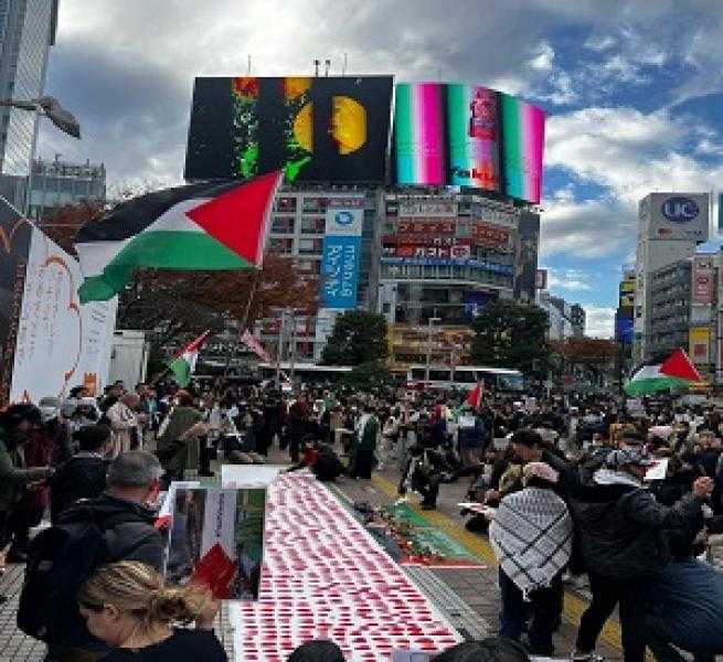 وقفة تضامنية مع الشعب الفلسطيني وسط العاصمة اليابانية طوكيو