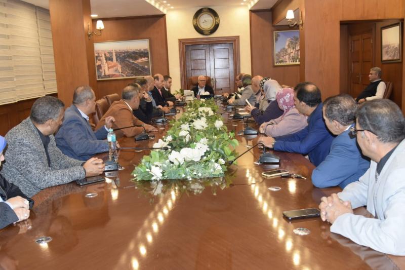 محافظ بورسعيد يستعرض الموقف التنفيذي لتجهيز مقار الانتخابات الرئاسية | صور