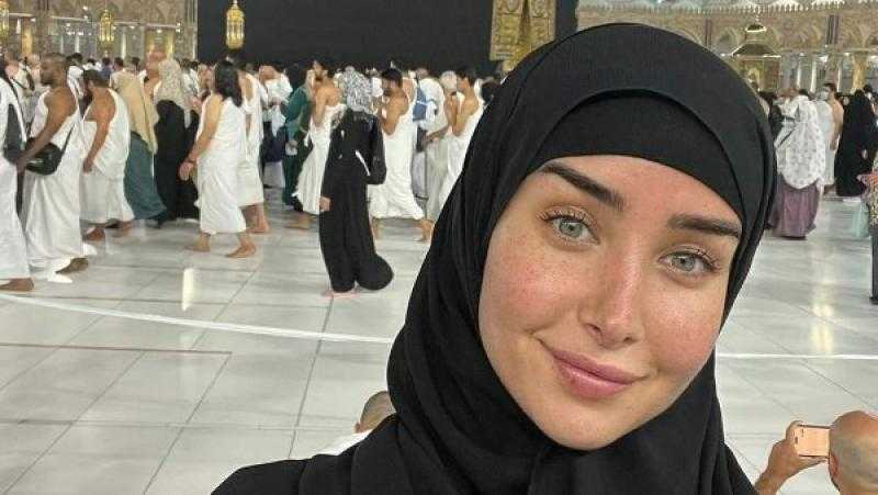 هنا الزاهد تؤدي مناسك العمرة بعد انفصالها: لسه فيه حاجات جميلة مستنياني