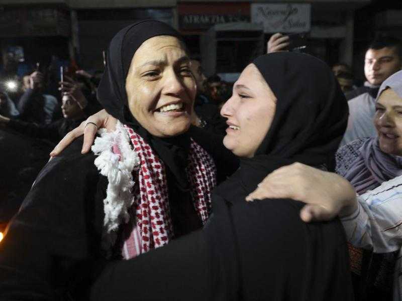 القاهرة الإخبارية: الدفعة السادسة من الأسرى الفلسطينيين تتضمن 15 سيدة و15 طفلا وقاصرا