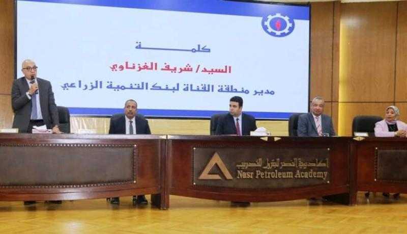 مسئولو البنك الزراعي المصري يسلمون 25 جهاز عروسة للأسر الأولى بالرعاية بالسويس