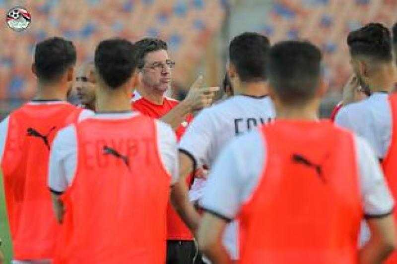 اتحاد الكرة: أزمة الثلاثي المستبعد من المنتخب انتهت