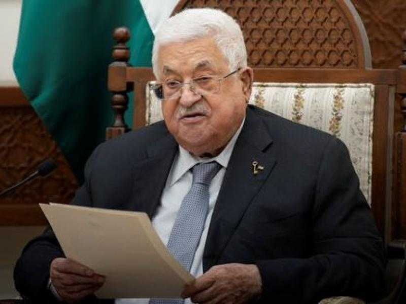 الرئيس الفلسطيني يسلم وزير الخارجية الأمريكي ملفا كاملا حول جرائم الاحتلال