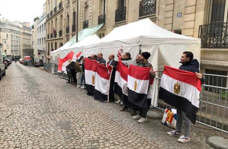 بأعلام مصر.. إقبال كثيف للجالية المصرية في فرنسا للمشاركة بالانتخابات الرئاسية