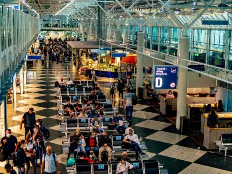 إلغاء أكثر من 100 رحلة طيران بمطار ميونخ بألمانيا بسبب الطقس