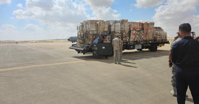 6500 طن مساعدات وصلت جوا لمطار العريش