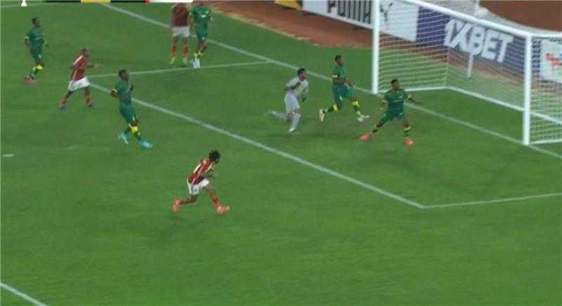 نهاية الشوط الأول بين الأهلي ويانج أفريكانز بالتعادل السلبي