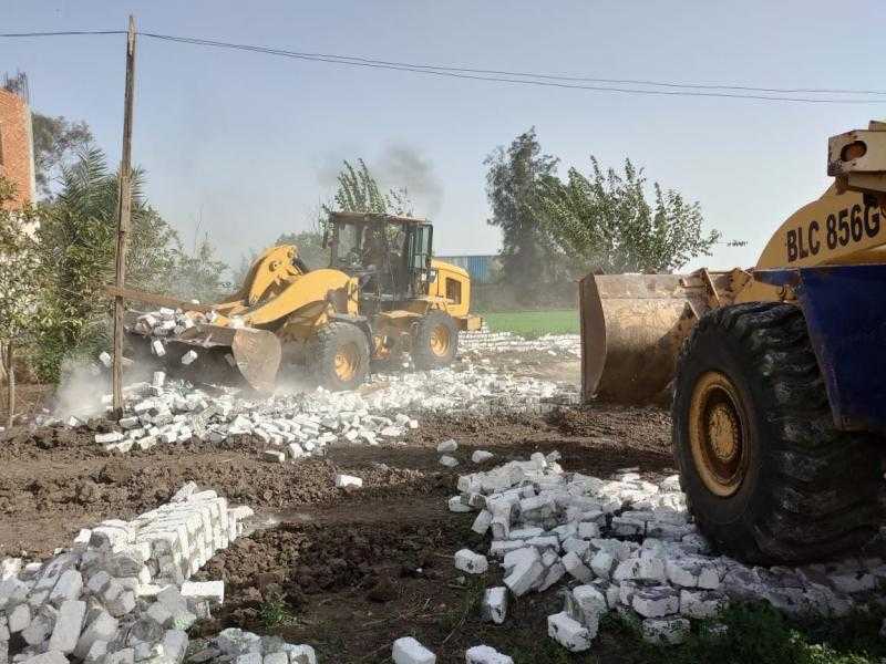 إزالة 37 حالة تعد على الأراضي الزراعية في الإسماعيلية