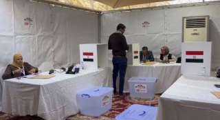 توافد المصريين بالرياض على مقر السفارة للتصويت في الانتخابات الرئاسية