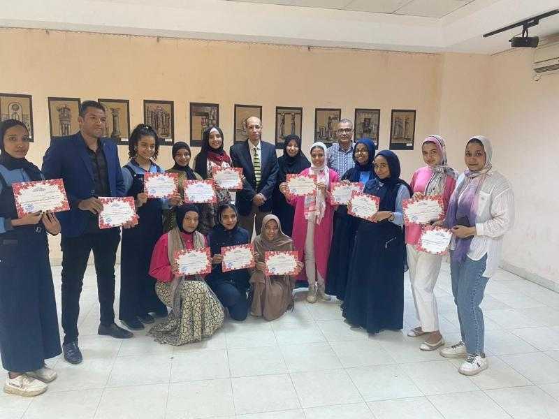ثقافة الأقصر تنظم حفلا لتكريم الطلاب المتفوقين ومعرض مشغولات يدوية.. صور