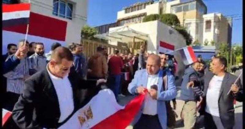 مدير بيت العائلة المصرية بلندن يكشف تفاصيل أول يومين بالانتخابات الرئاسية