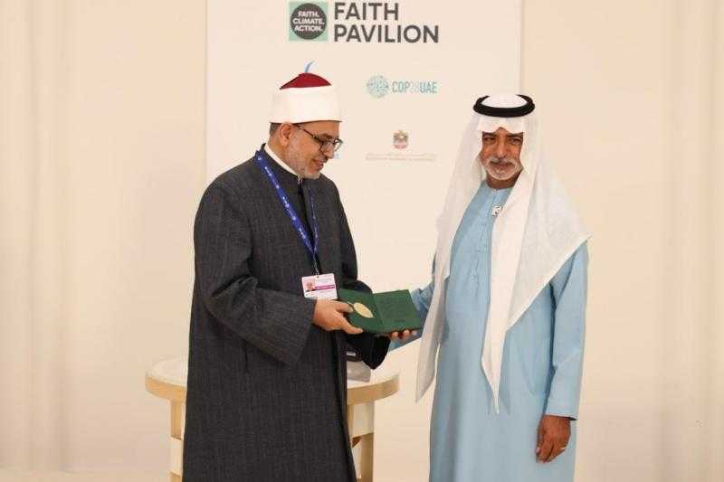 وزير التسامح والتعايش الإماراتى يكرِّم الشركاء المنظمين لجناح الأديان في COP28 |صور