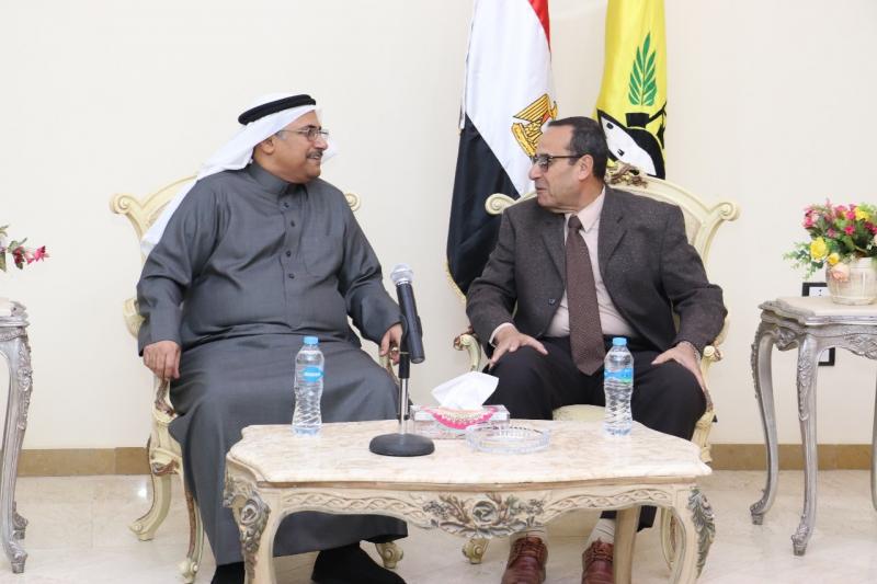 رئيس البرلمان العربي يلتقي محافظ شمال سيناء ويؤكد أهمية الدور المصري العروبي المحوري