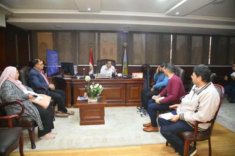 محافظ الغربية يراجع جاهزية قطاعات المياه والصحة والإسعاف والري لمجابهة الطوارئ