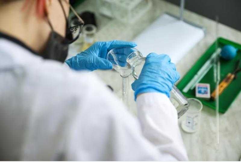 علماء يبتكرون جزيئات معدنية ”نانوية” للاستخدام في زراعة الأسنان