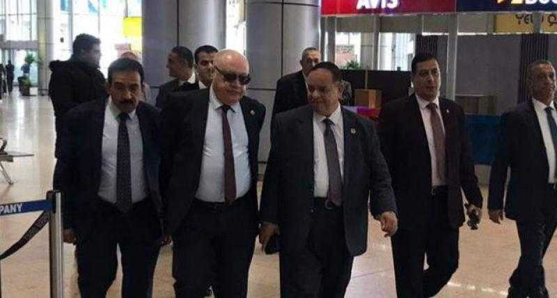 رئيس مصلحة الجمارك يتفقد التوسعات بمنبي الركاب3 والمكاتب الإدارية بمطار القاهرة