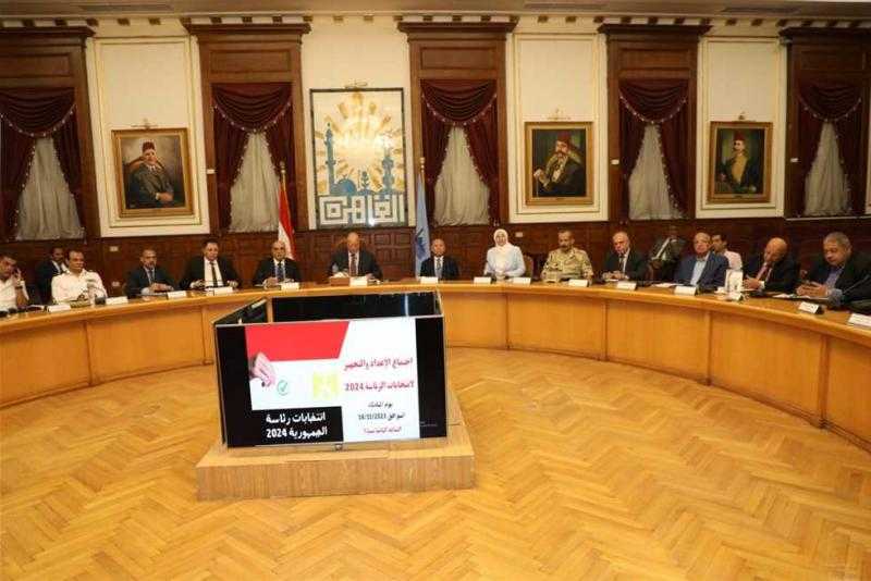 محافظ القاهرة يستعرض استعدادات المحافظة لاستقبال الانتخابات الرئاسية