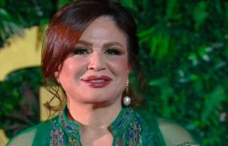إلهام شاهين تخطف الأنظار بالأخضر بختام البحر الأحمر السينمائي