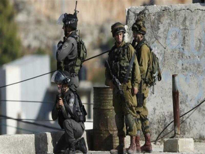 غزة.. وفا: الاحتلال يعتقل نائب مدير الأوقاف الإسلامية في القدس وطفلا من بيت لحم